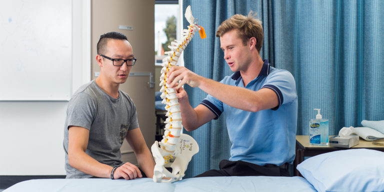 Physiotherapy student working in Curtin's health clinic